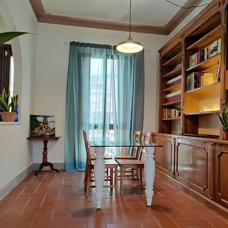 Casa Azzurra, Giardino, E Vicina Al Mare Tatil Evi *